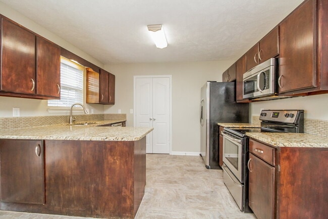 Building Photo - 2903 Weybridge Dr