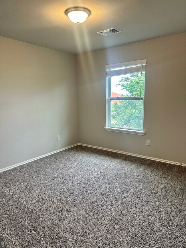 Foto del edificio - FIRST MONTH FREE!