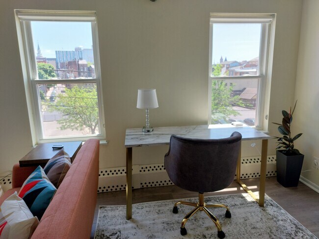 living room - 118 E Liberty St