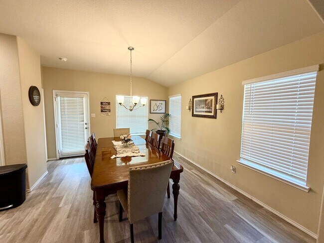 Foto del edificio - Beautiful 4 Bedroom Home in Park Meadows –...