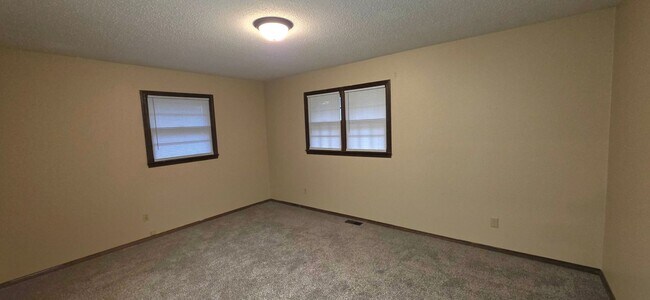 Foto del edificio - 4 Bedroom 2 Bathroom home in Willard Schools with a Huge Fenced Yard for $1,695!