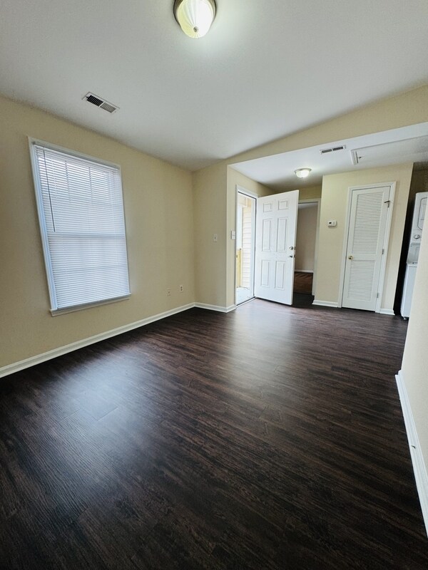 Foto del edificio - 1323 E 10th St