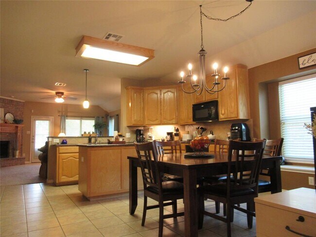 Foto del edificio - 12768 Gardendale Dr