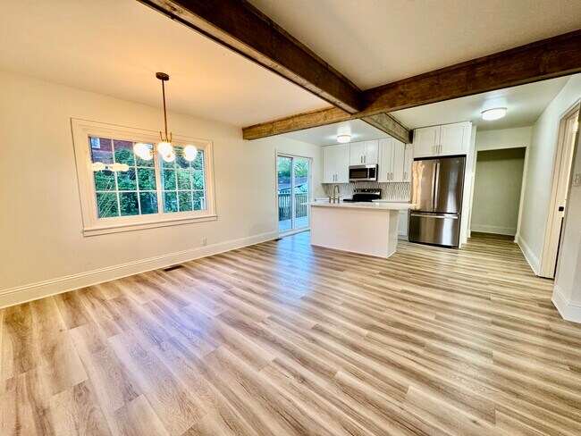 Foto del edificio - 1532 Emoriland Blvd