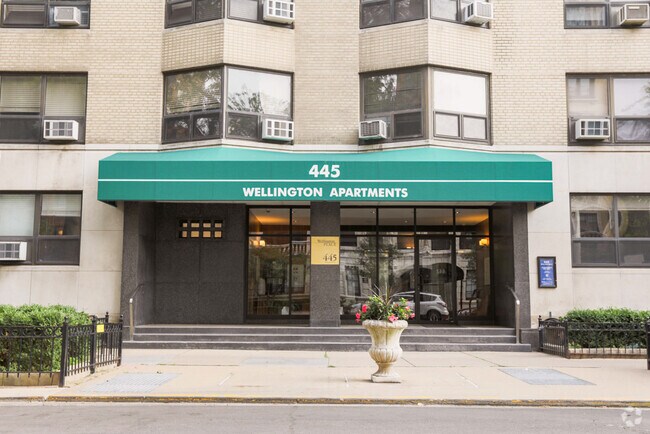 Building Photo - 448 W Wellington Ave