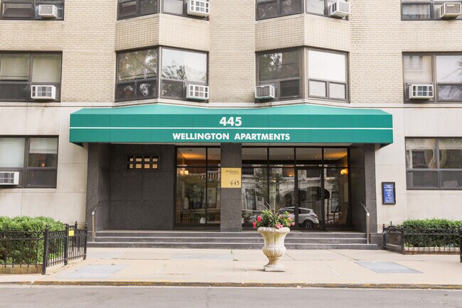 Building Photo - 448 W Wellington Ave