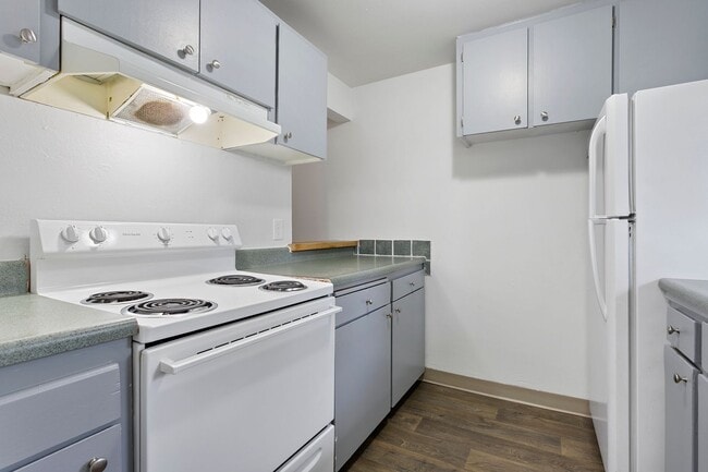 Building Photo - $1195 Monthly rent!! Beautiful 1 bedroom 1...
