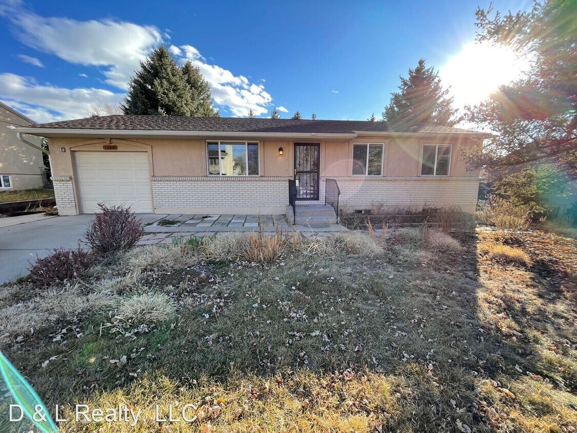 Foto principal - 4 br, 2 bath House - 1140 Atoka Dr