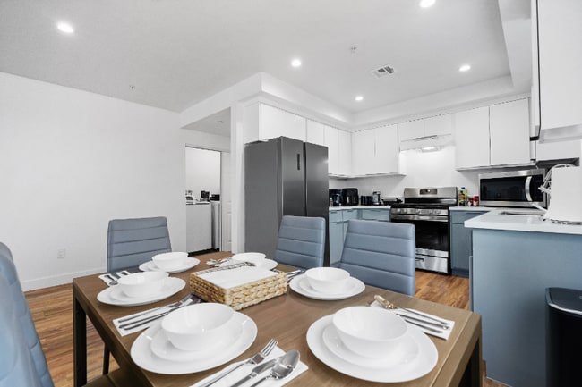 Photo - 9513 Baring Cross St Townhome