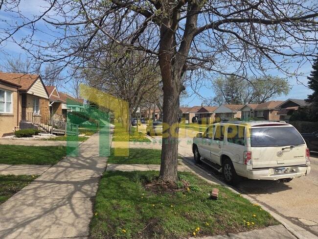 Foto del edificio - Spacious 4-Bedroom Home with Finished Basement and Yard Space