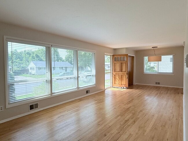 Building Photo - Welcome to University Hills!!  Perfect 3 B...