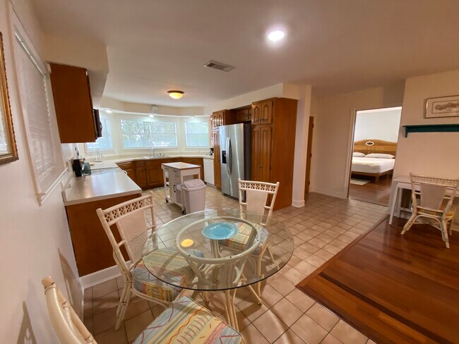 Foto del edificio - 5802 Monterey Ave