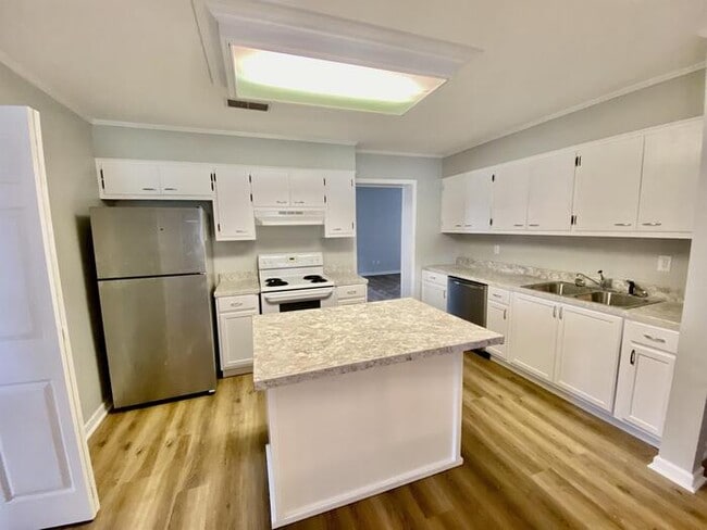 Building Photo - 1209 Montreat Dr