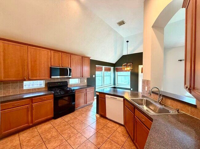 Building Photo - 7018 Paradise Park Bend