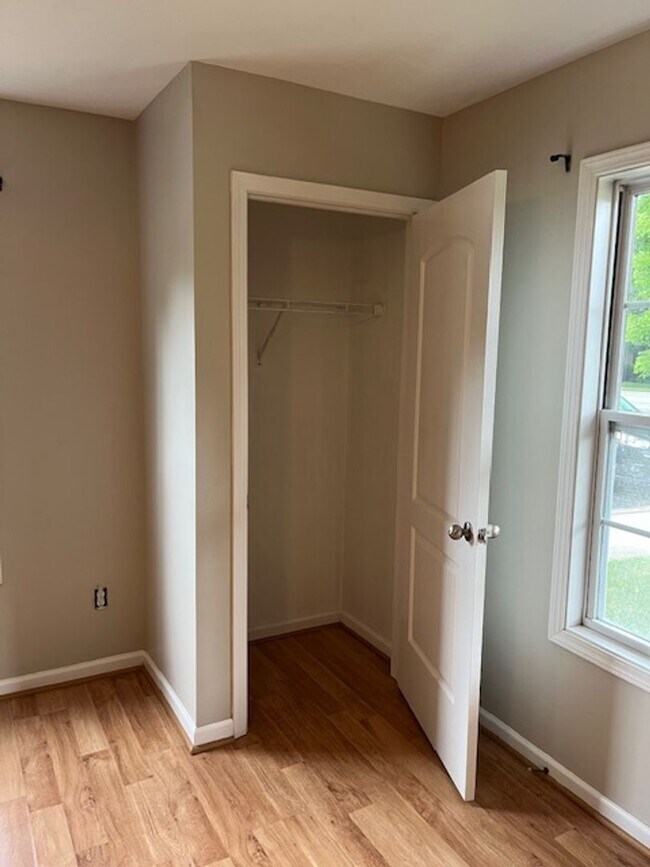 Foto del edificio - Spacious 2 Bed, 2.5 Bath Townhome in Peace...