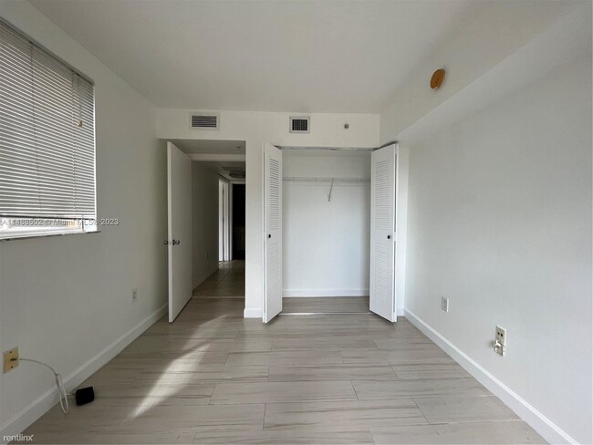 Foto del edificio - 3 br, 2 bath House - 17602 NW 25th Ave Apt...