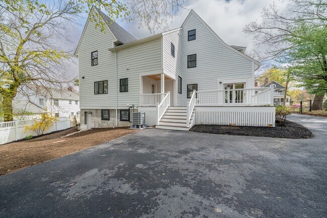Building Photo - 653 Chestnut St