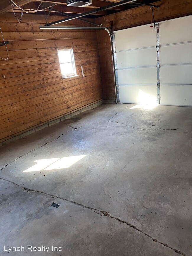 Building Photo - 2 br, 1 bath House - 616 N Washington
