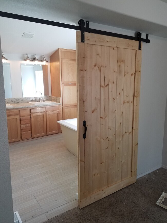 Foto del edificio - Nice remodeled home in Fall River Estates