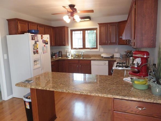 Foto del edificio - 269 Grove Avenue, Hampshire, IL 60140