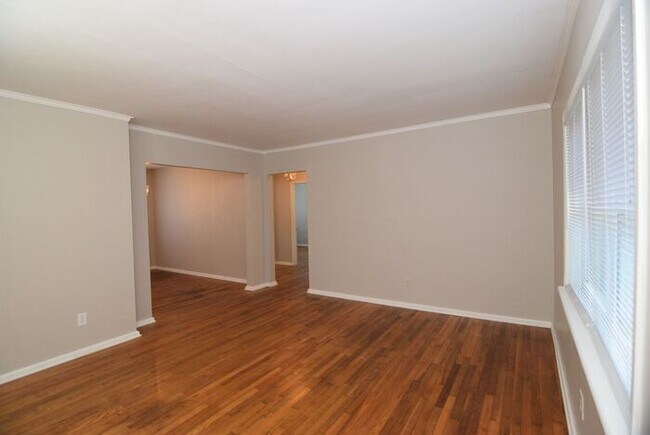 Foto del edificio - 2 Bedroom Condo at Country Club Hills