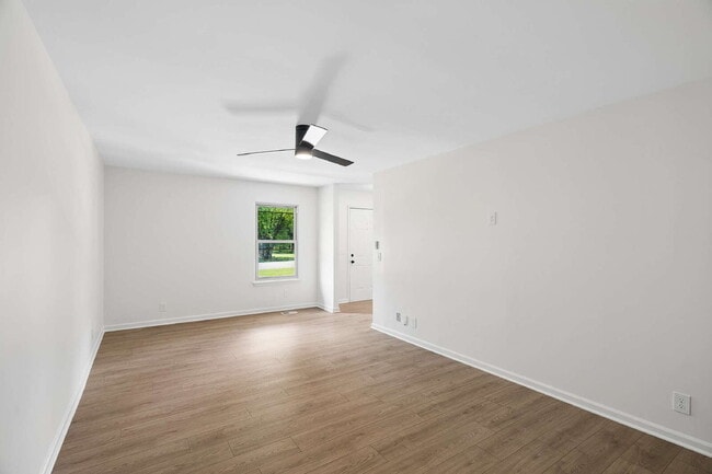 Foto del edificio - 112 Juniper Dr