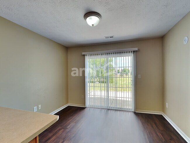 Foto del edificio - 5884 W Falling Waters Dr