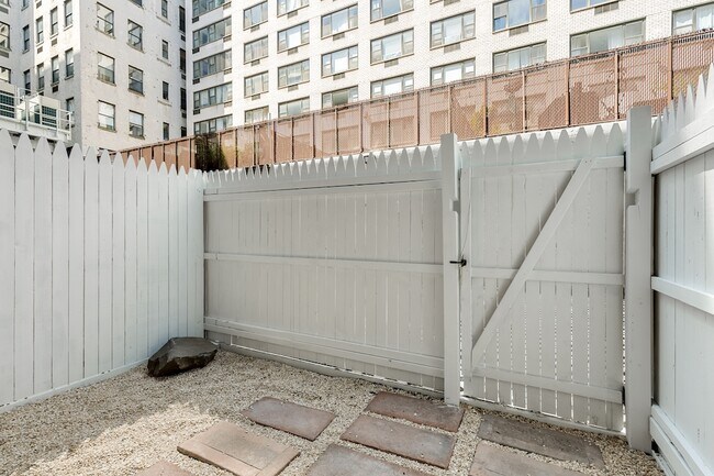 Foto del edificio - 321 E 22nd St