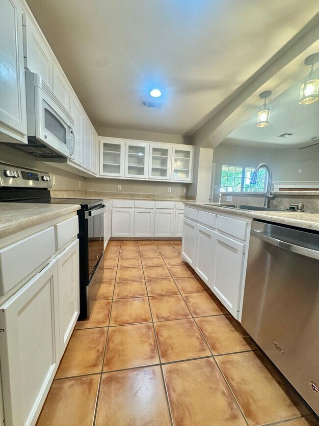 Foto del edificio - COMING MARCH 2026!! Beautiful 3-Bedroom Home Near Goodfellow AFB!