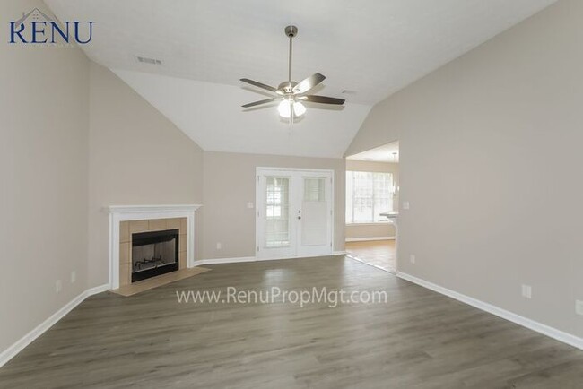 Building Photo - Available Now! 4 beds & 2 baths!