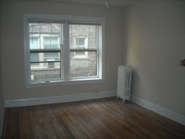 Building Photo - 512 W Cornelia Ave