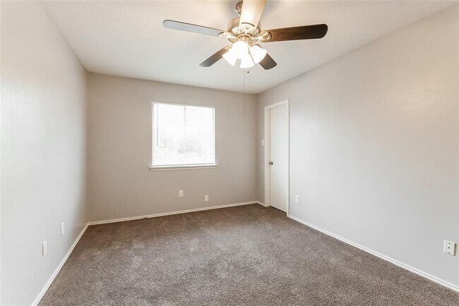 Foto del edificio - 8402 Storm Creek Dr