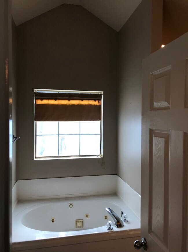 Foto del edificio - 37063 Rivergate Ave