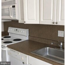 Building Photo - 407 S 10th St