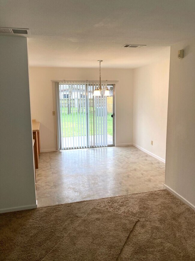 Building Photo - ZERO APPLICATION FEE. NOW ACCEPTING SECTION 8 APPLICATIONS