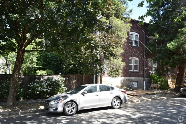 Building Photo - 1830 NW 24th Pl