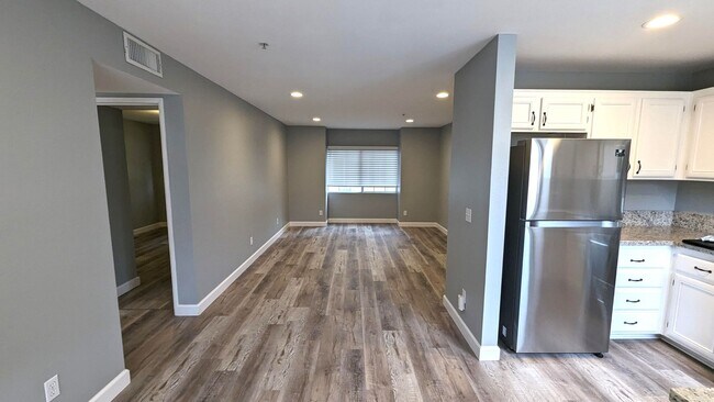 Building Photo - 1530 E SPRUCE ST #B PLACENTIA 92870 (2 BED...