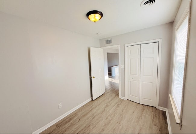 Building Photo - 23816 Kathleen Ave