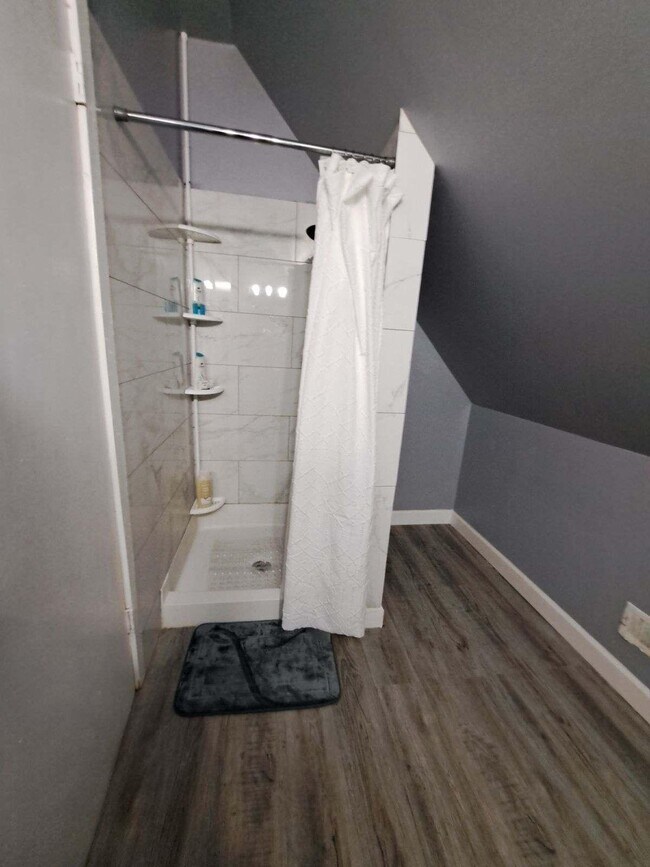 Photo - 4 bedroom in Chicago IL 60618 Apartment