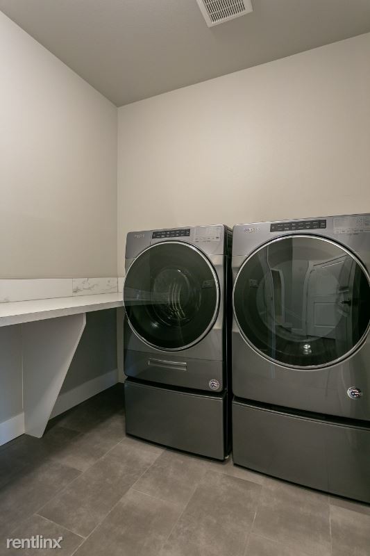 Foto del edificio - 4 br, 2 bath House - 1102 Chinook Dr