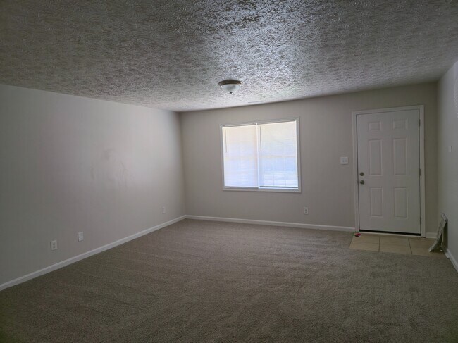 Building Photo - 194 Graham St