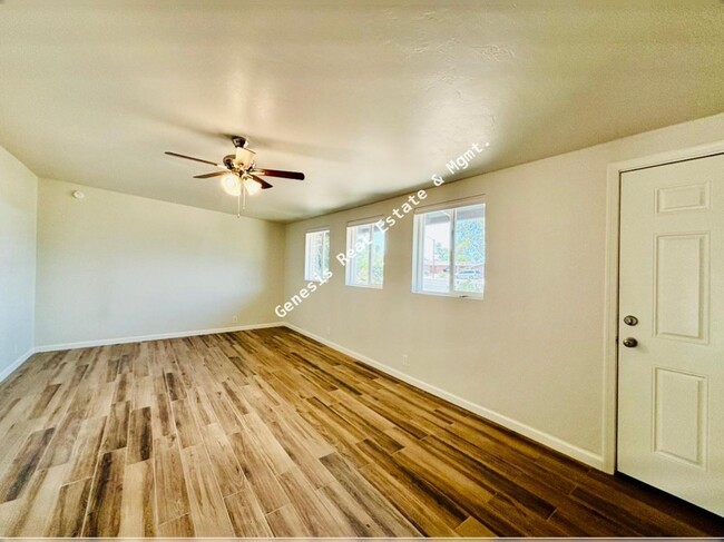 Building Photo - "Charming 3-Bed Oasis in Tucson with Grani...