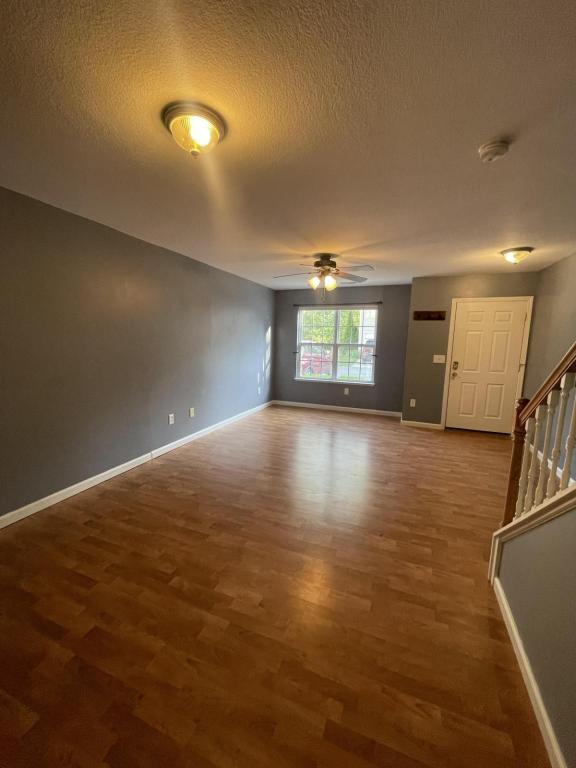 Foto del edificio - 93 Creekside Dr