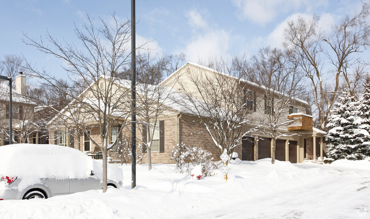 Building Photo - Forest Creek