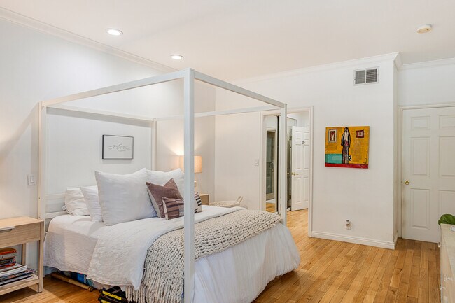 Foto del edificio - 4401 Moorpark Way