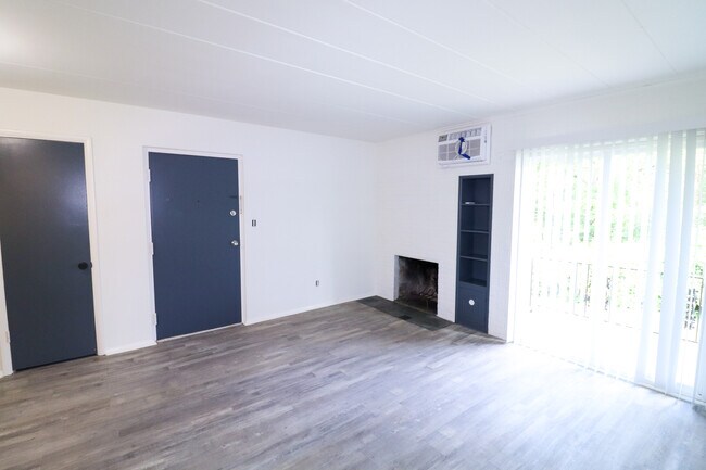 Building Photo - 2323 Beechmont Ave