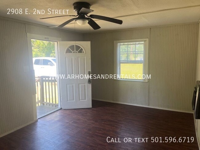 Building Photo - 2908 E 2nd St