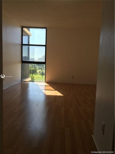 Building Photo - 20379 W Country Club Dr