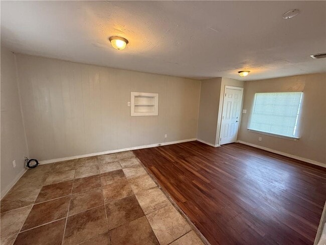 Building Photo - 4910 Rainbow Cir