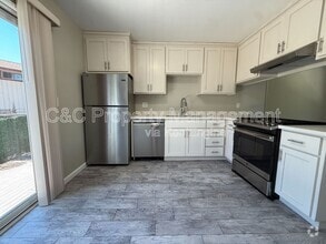 Building Photo - 2895 Capitola Rd
